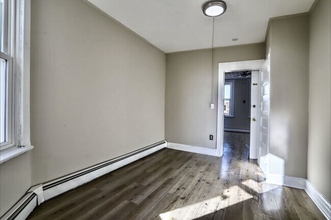 Foto del edificio - 743 Harrison Ave
