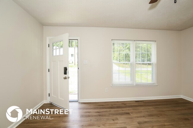 Building Photo - 821 Dogwood Cir