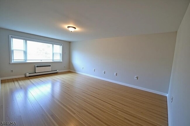 Building Photo - 605 Grove St