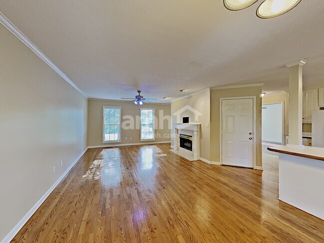Foto del edificio - 403 Woodlands Dr