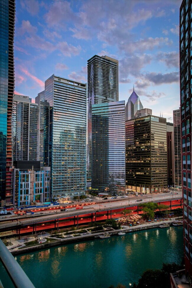 Foto del edificio - 415 E North Water St