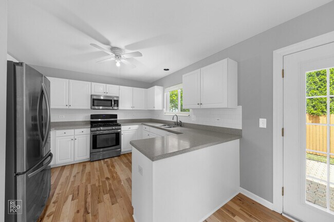 Foto del edificio - 3128 Stratton Ln