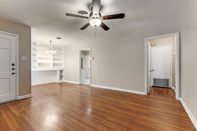 Building Photo - 3-BEDROOM HOME IN TERRELL HEIGHTS