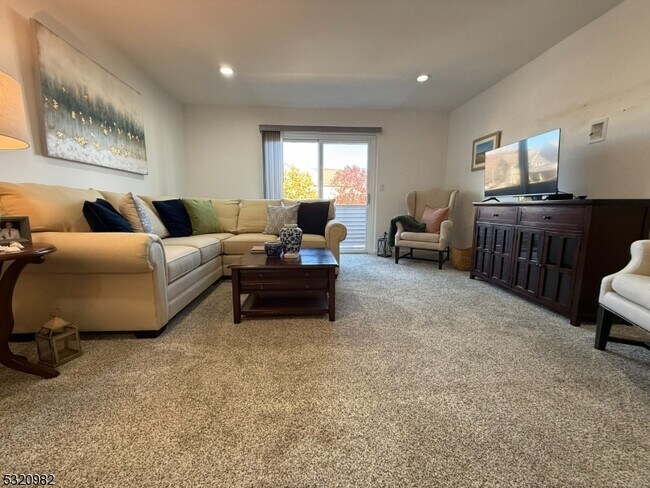 Foto del edificio - 6316 Belmont Dr