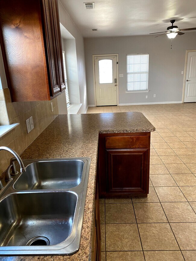 Foto del edificio - 904-906 Parkplace Ridge