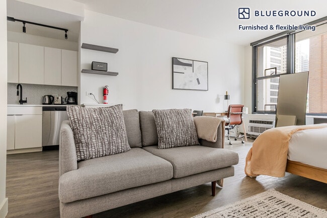 Building Photo - 21 E Chestnut St