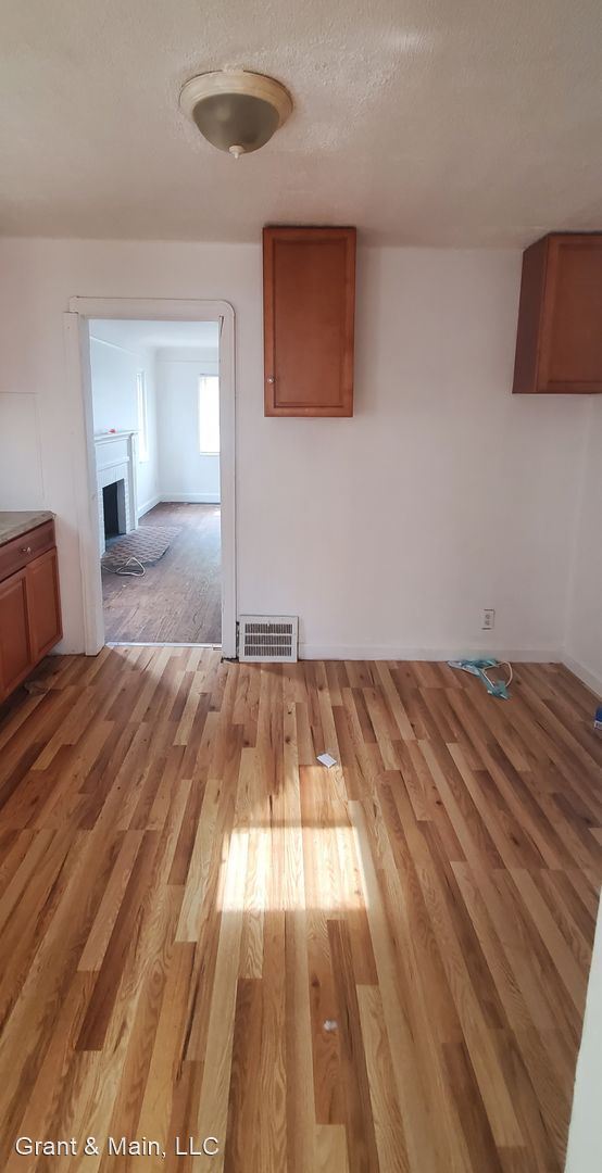 Foto del edificio - 2 br, 1 bath House - 11828 College