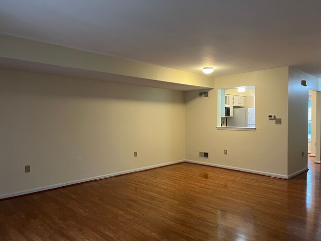 Foto del edificio - Beautiful 2 bedroom 1 Bathroom Townhome in...