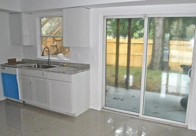 Building Photo - 2068 Fruitville Rd