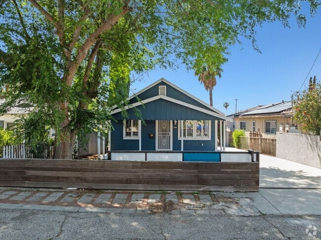 Building Photo - 10823 McVine Ave