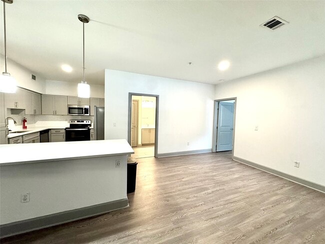 Foto del edificio - 3333 Weslayan St