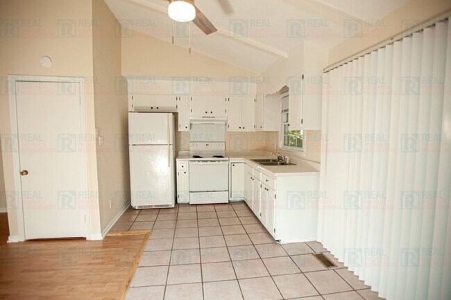 Foto del edificio - 8722 Rollingwood Rd