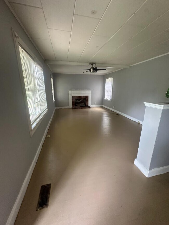 Building Photo - 4370 Mikado Ave