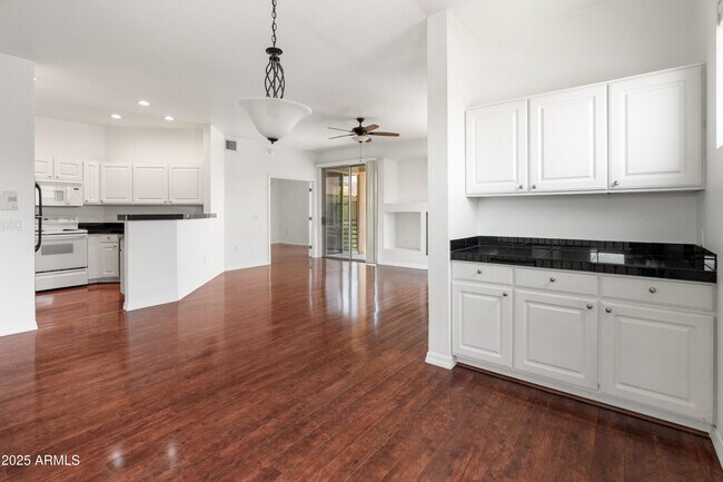 Foto del edificio - 7887 N 16th St