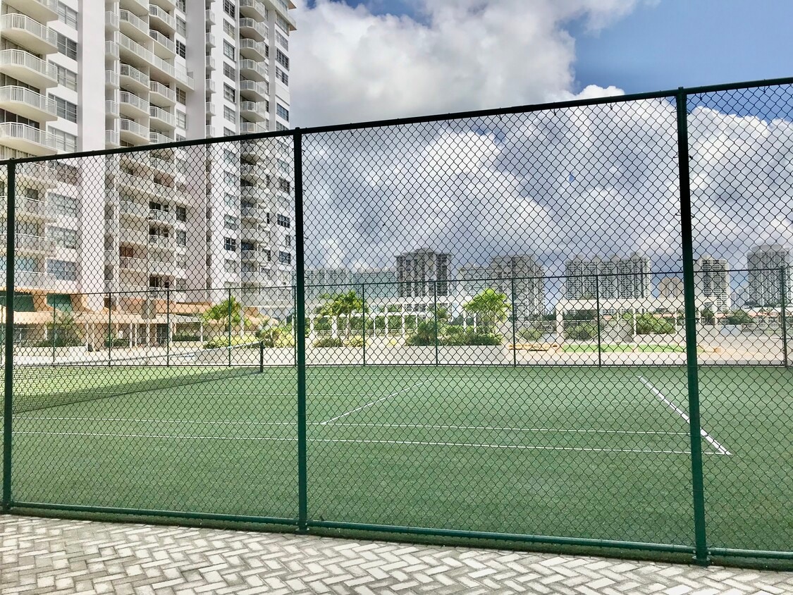 Primary Photo - 18041 Biscayne Blvd