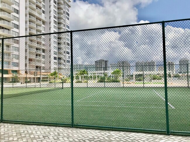 Foto del edificio - 18041 Biscayne Blvd