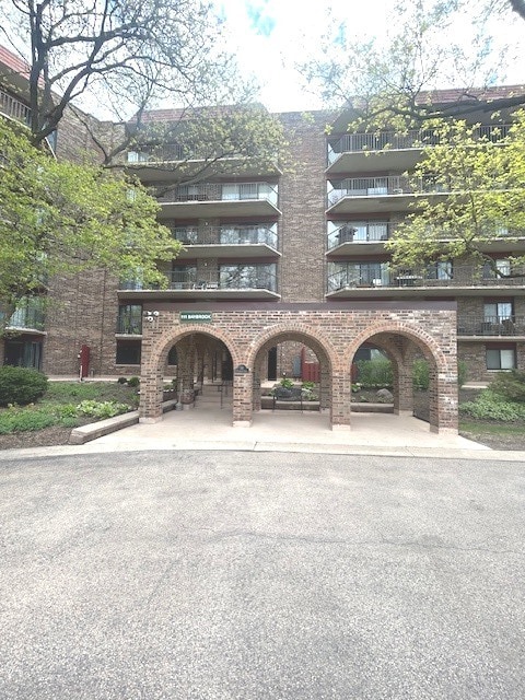 Building Photo - 111 S Baybrook Dr