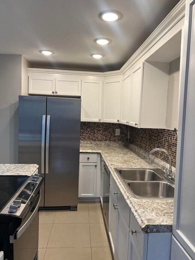 Foto del edificio - 9173 E Highland Pines Blvd