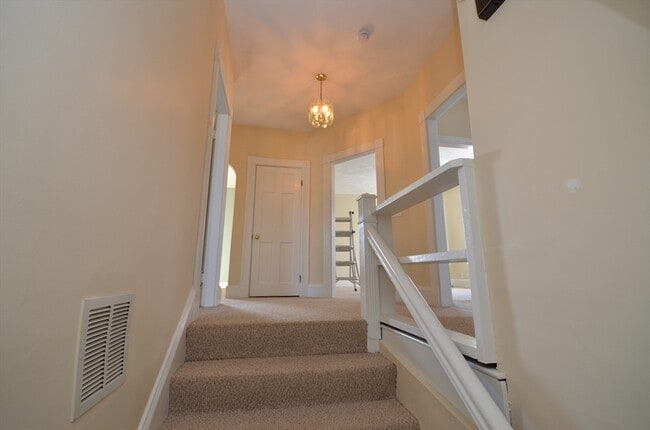 Building Photo - 39 Cleveland St