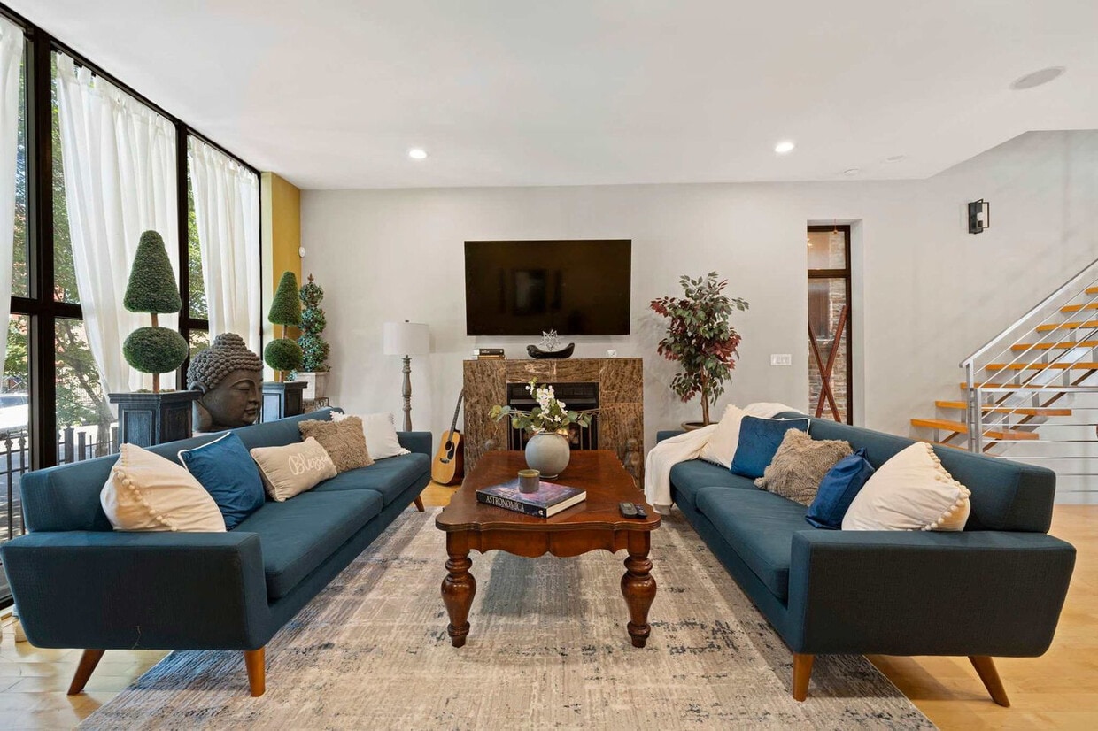 Primary Photo - 2031 W Coulter St