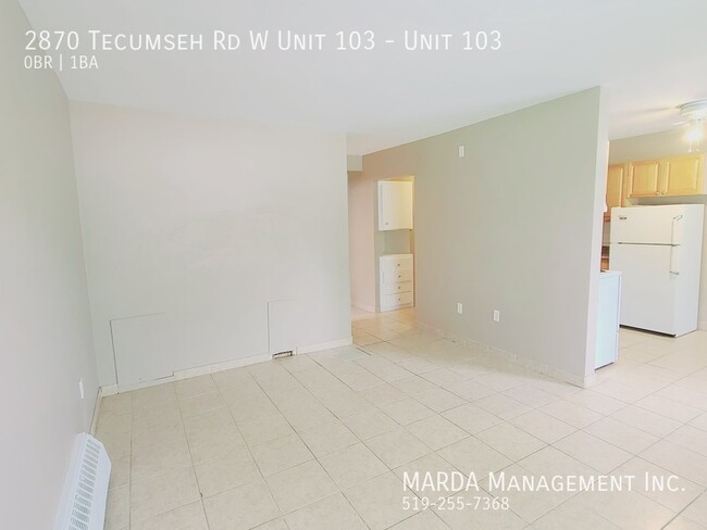 Photo du bâtiment - SPACIOUS BACHELOR APARTMENT NEAR HURON CHU...