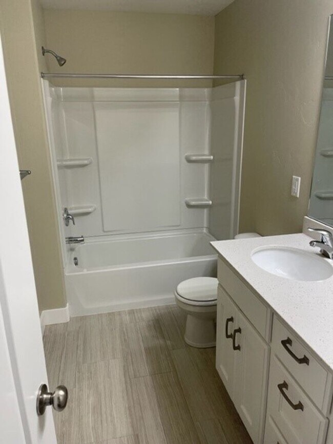 Building Photo - Gorgeous 3 Bedroom Townhome in Herriman!