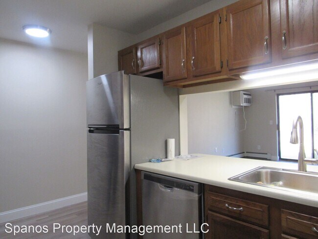 Building Photo - 2 br, 1 bath House - 5 Washington St.  Uni...