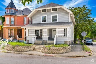 Building Photo - 857-859-859 Wilson Ave