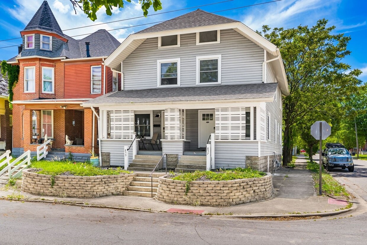 Primary Photo - 857-859 Wilson Ave