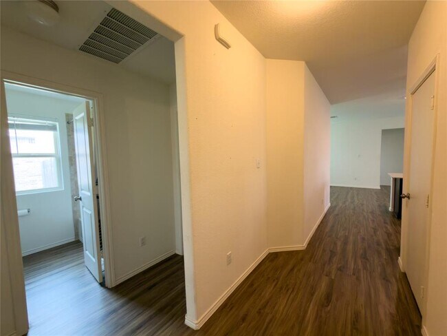 Foto del edificio - 21417 Wilmiller Ln