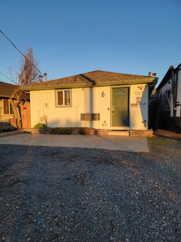 Primary Photo - 2364 Howard Ave