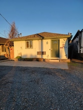 Building Photo - 2364 Howard Ave