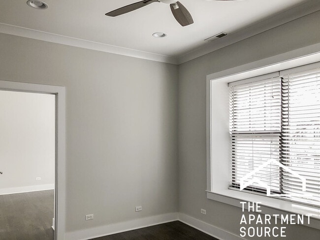 Building Photo - 1946 W Nelson St