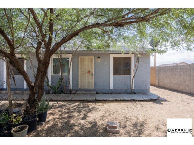 Foto del edificio - Step into this inviting 3/1 Phoenix Apartm...