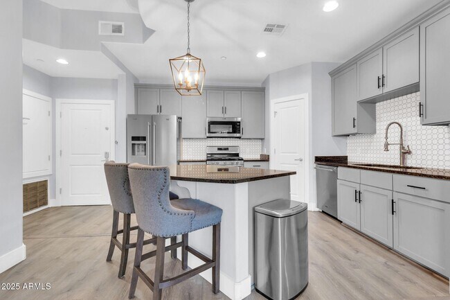 Foto del edificio - 945 E Playa Del Norte Dr