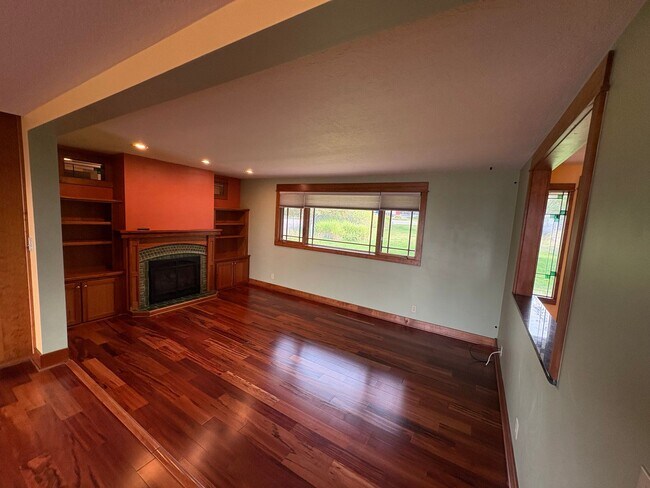 Foto del edificio - 631 W Crestline Dr