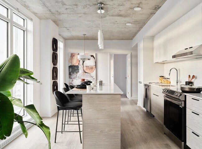 Building Photo - Le Columbia