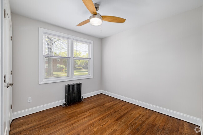 2BR, 1BA - 661SF - Second Bedroom - Styertowne Apartments