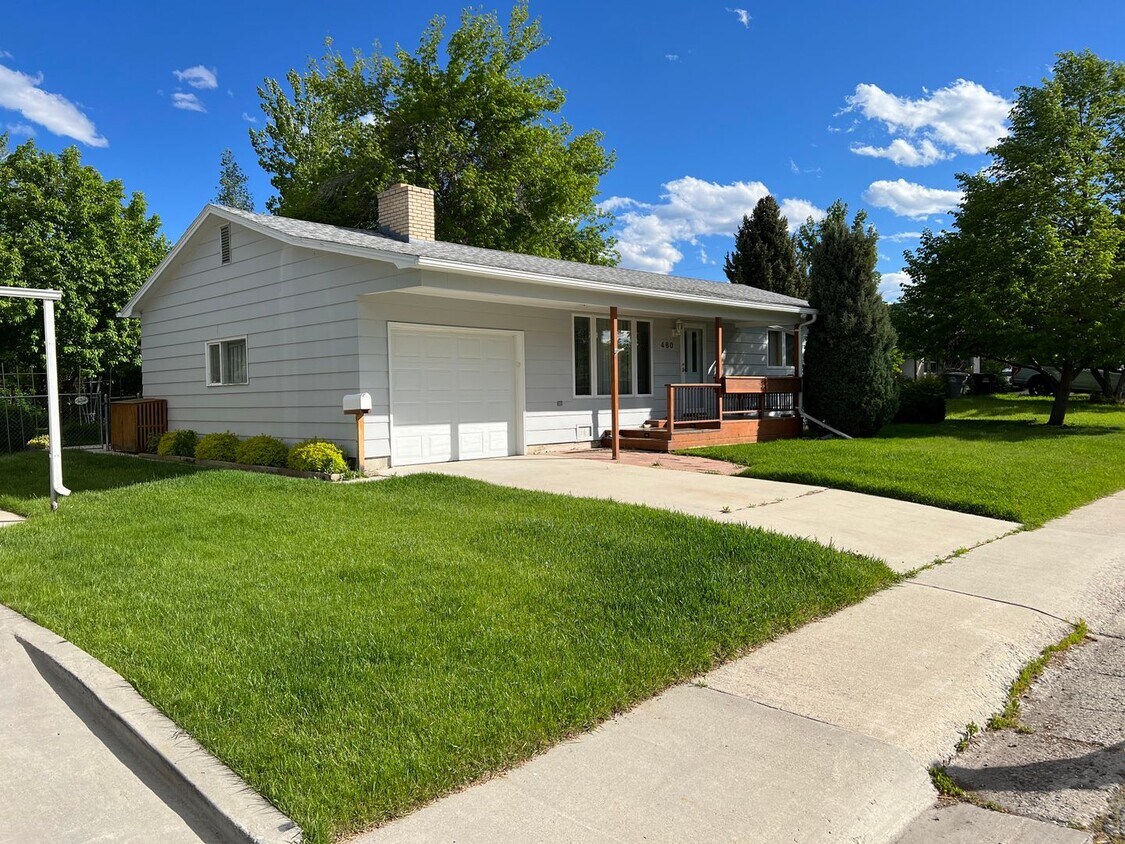 Primary Photo - 3 Bed 1 Bath Home In Lander, WY in Great N...