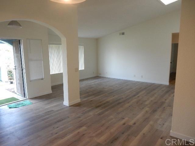 Building Photo - 205 Village Run W