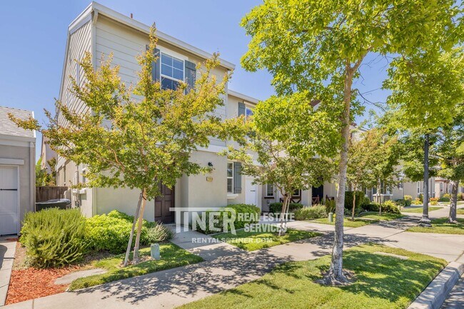 Foto del edificio - 2449 Erickson St