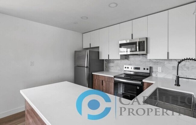 Foto del edificio - 207 E 1st St