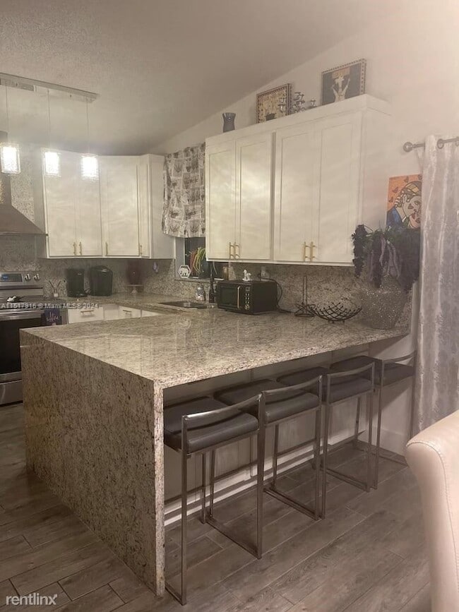 Building Photo - 3 br, 2 bath House - 14641 SW 52nd St # 14641