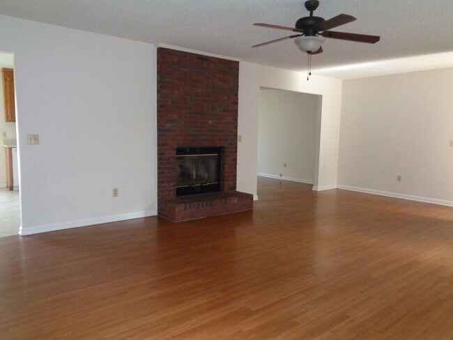 Building Photo - Hidden Lake Acres