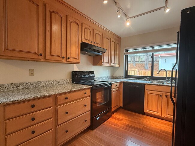 Building Photo - 7071 Martwood Way
