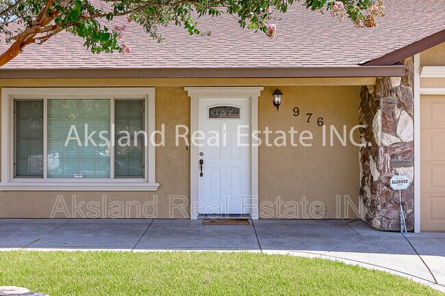 Building Photo - 976 El Portal Ave