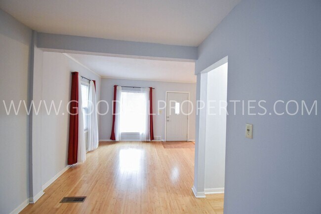 Building Photo - 2 Bedroom 1 Bathroom Single-Family Home wi...