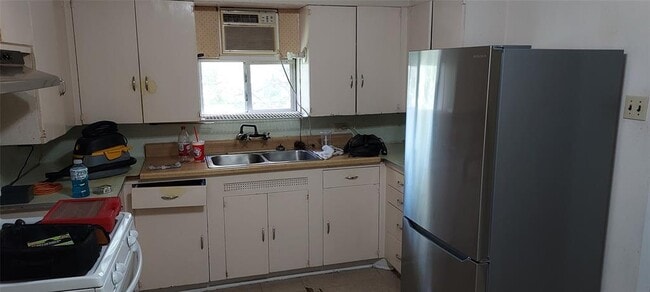 Building Photo - 201 W Anderson Ave