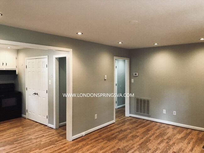 Foto del edificio - 7413 Springlake Dr