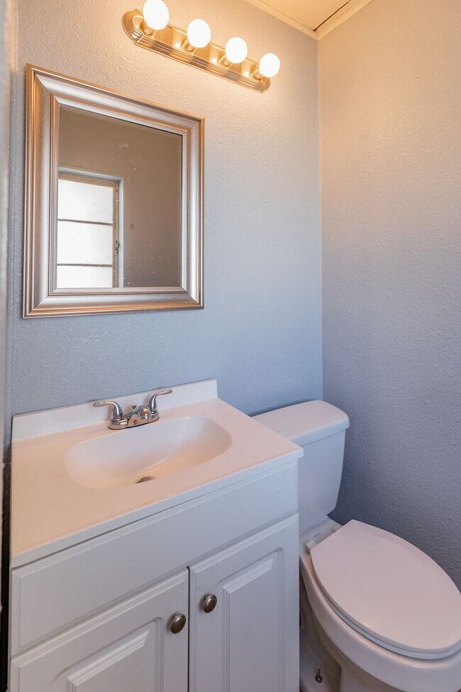 Foto del edificio - Well Maintained 3 Bedroom 1.5 Bath Home!